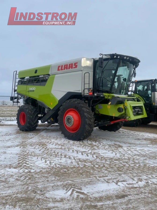 NEW 2023 CLAAS 7400 LEXION COMBINE CO4221